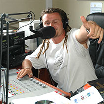 Interview with saxophonist and DJ Rob 'Z' Taylor @ Rythm  FM 