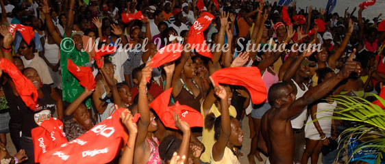 Jazz on the Beach patrons