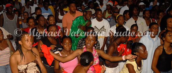 Jazz on the Beach patrons