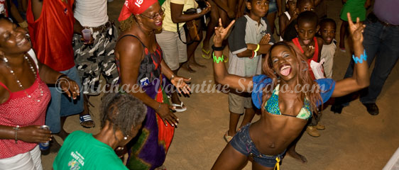 Suzette & Jazz on the beach patrons