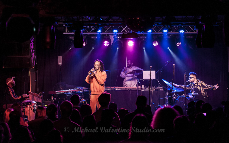 Kassa Overall featuring Theo Croker