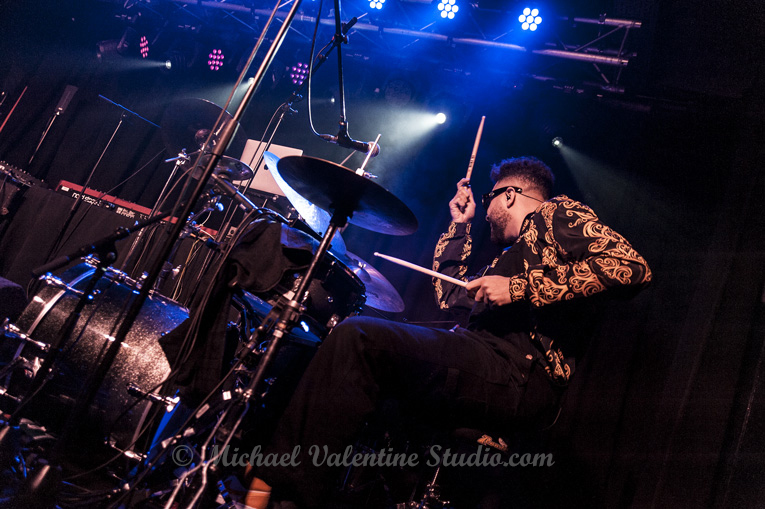 Kassa Overall featuring Theo Croker