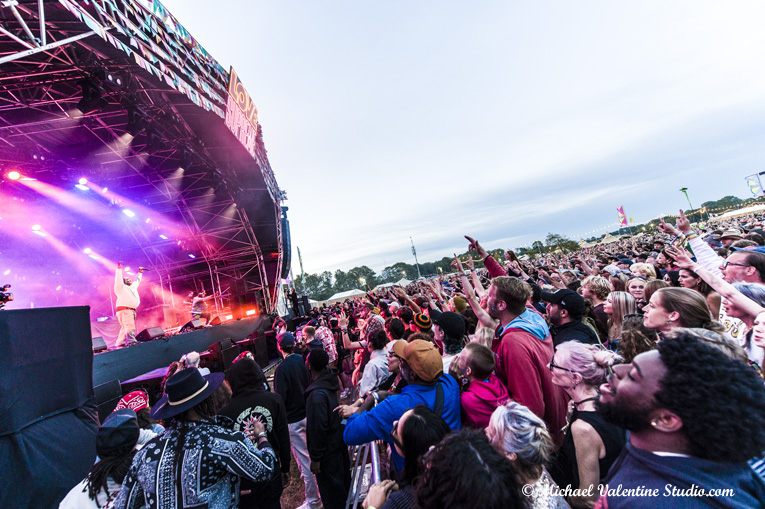 De La Soul (working the audience)