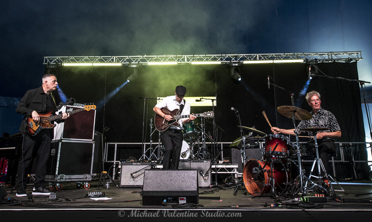 Pete Roth Trio featuring Bill Bruford