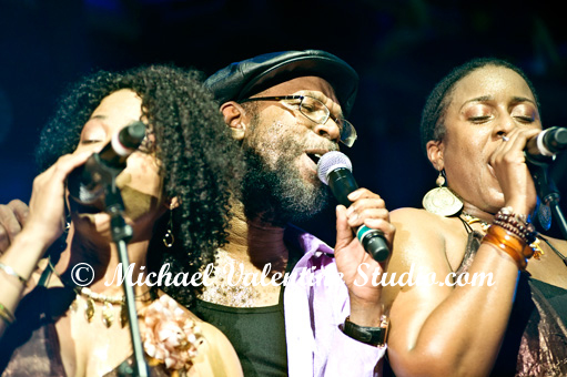 Beres Hammond  & backing singers