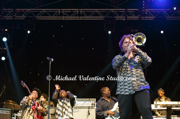 Earth Wind & Fire Experience Featuring Al McKay