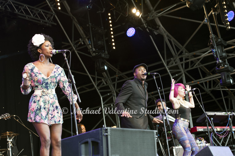 Vanessa Hayes, Tony Momrelle & katie Leone (Incognito)