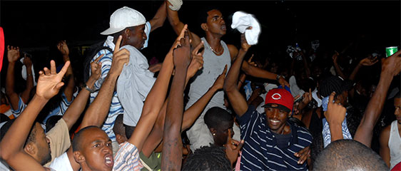 Mindoo Philip Park patrons