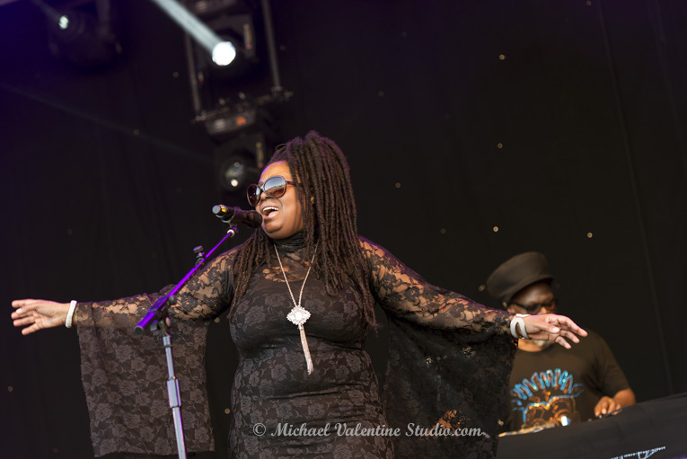 Caron Wheeler & Jazzie B - Soul II Soul