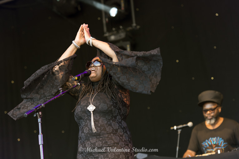 Caron Wheeler & Jazzie B - Soul II Soul